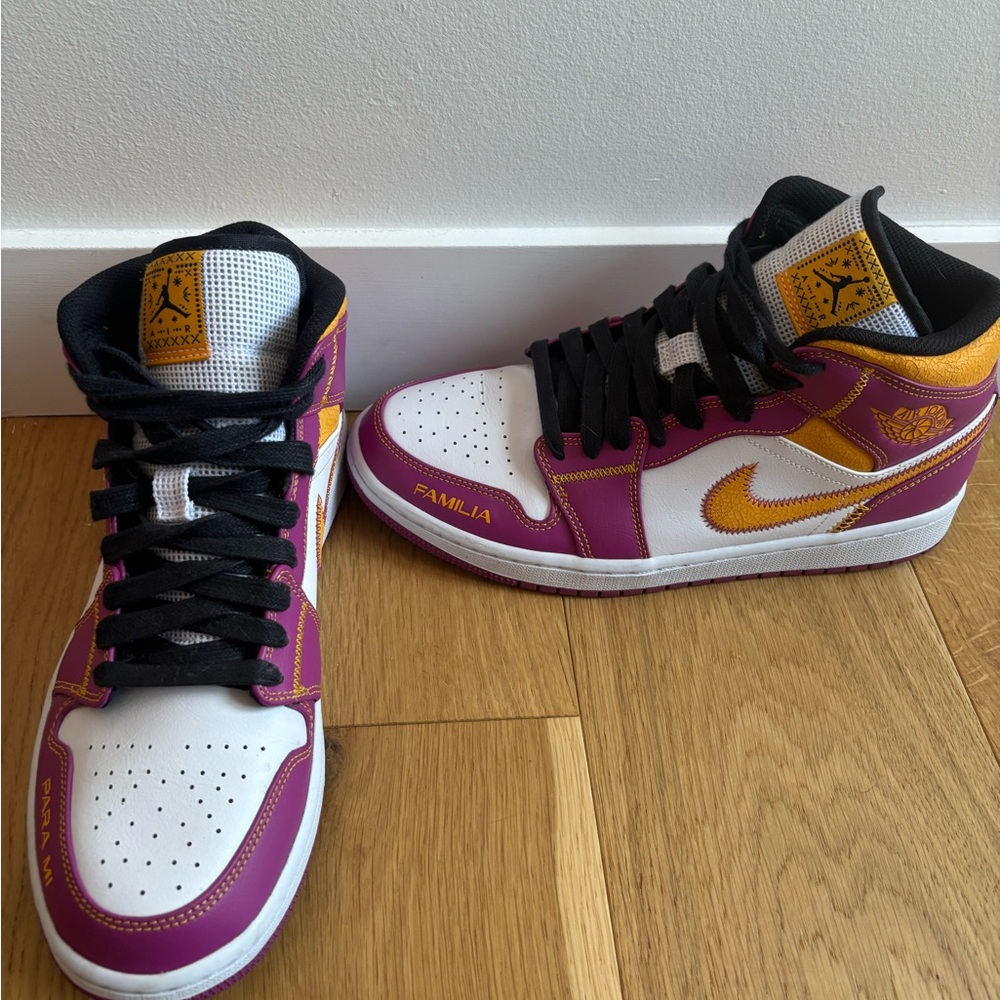 Nike Air Jordan 1 Mid Familia Sneakers